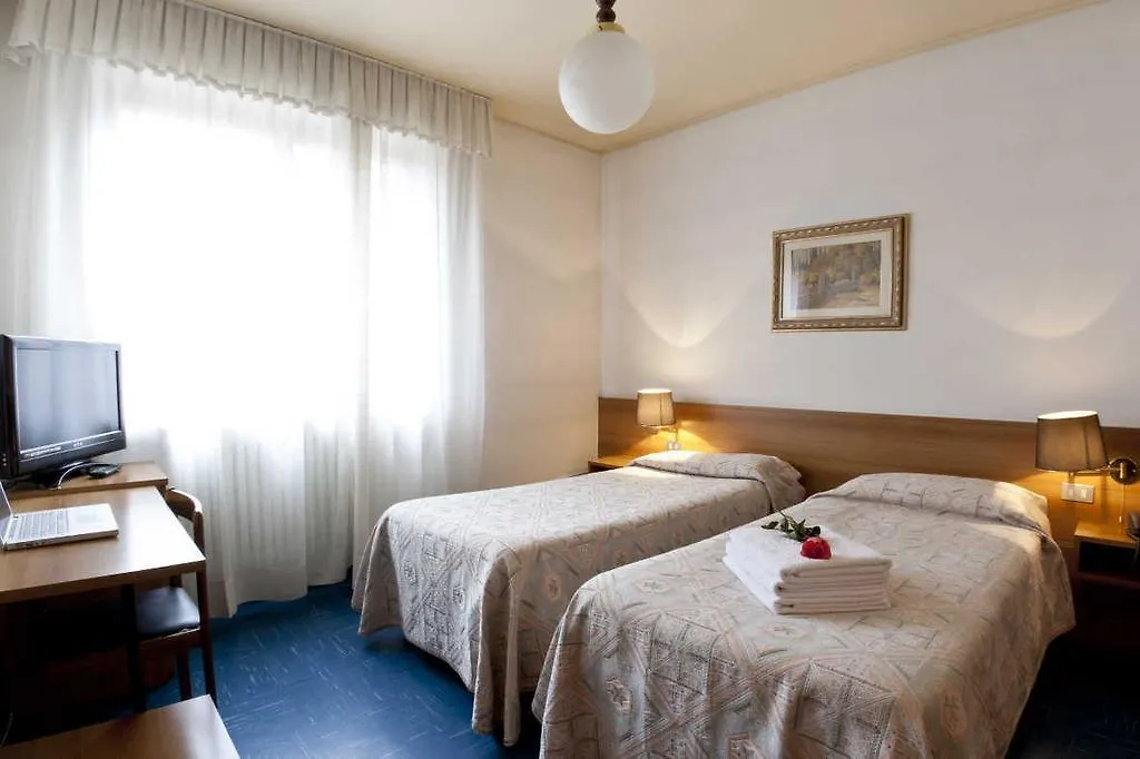 Hotel Dante Ponte nellʼAlpi